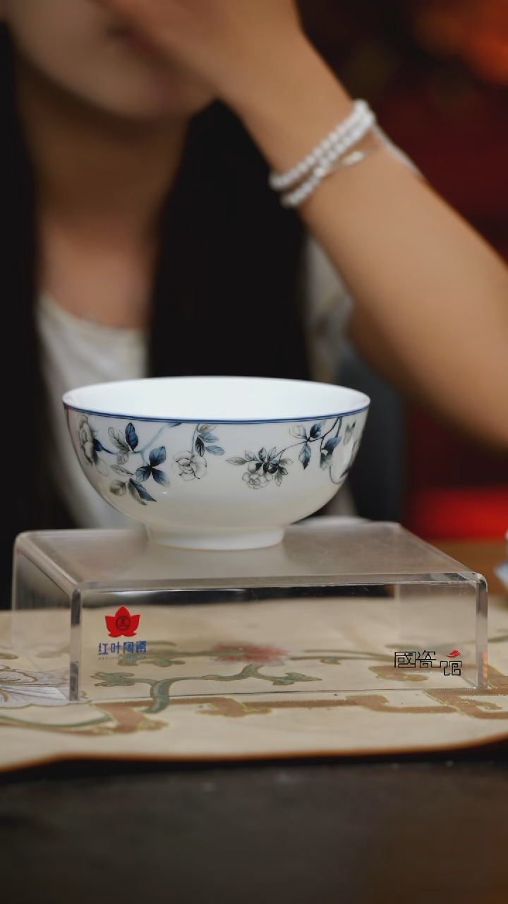 1个正价兰木棉6寸面碗