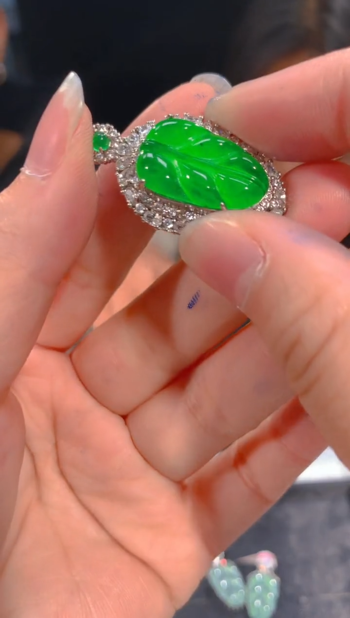 【闪购商品】定制翡翠未镶嵌31定制翡翠，多样性发货（发其一）