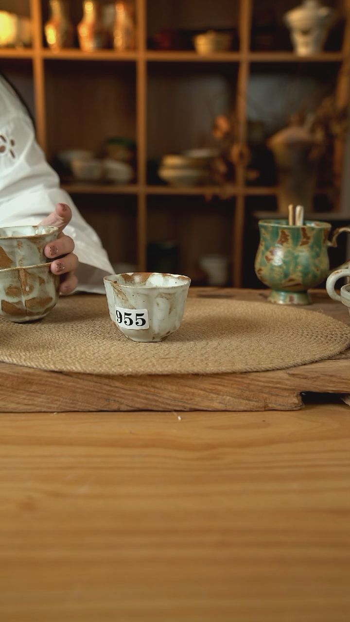 955福利粉影系列的花口杯1个