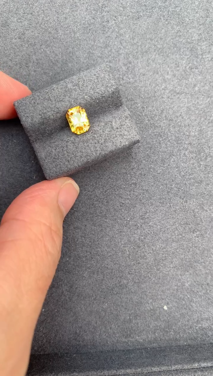 【闪购商品】彩色蓝宝石裸石未镶嵌1.5ct黄蓝宝