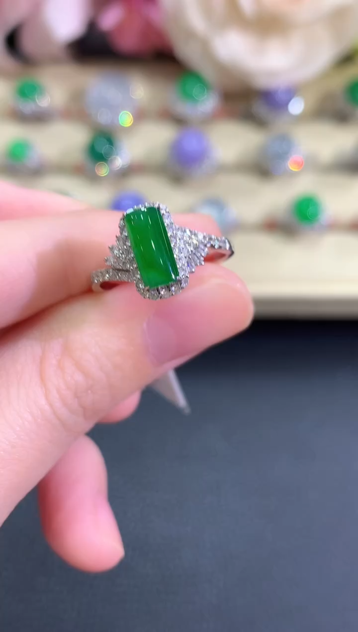 18K金镶嵌戒指翡翠冬日珠宝Q103