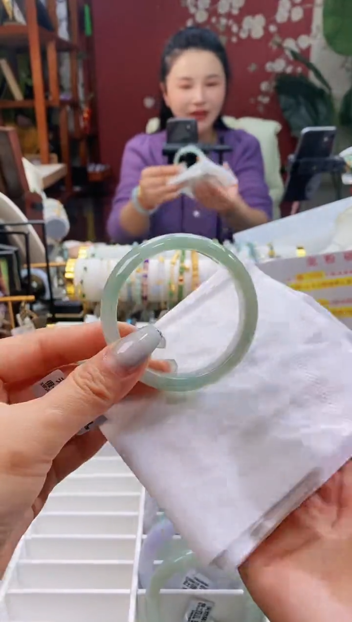 【闪购商品】翡翠手镯未镶嵌144显白50-52/11.9*6.4