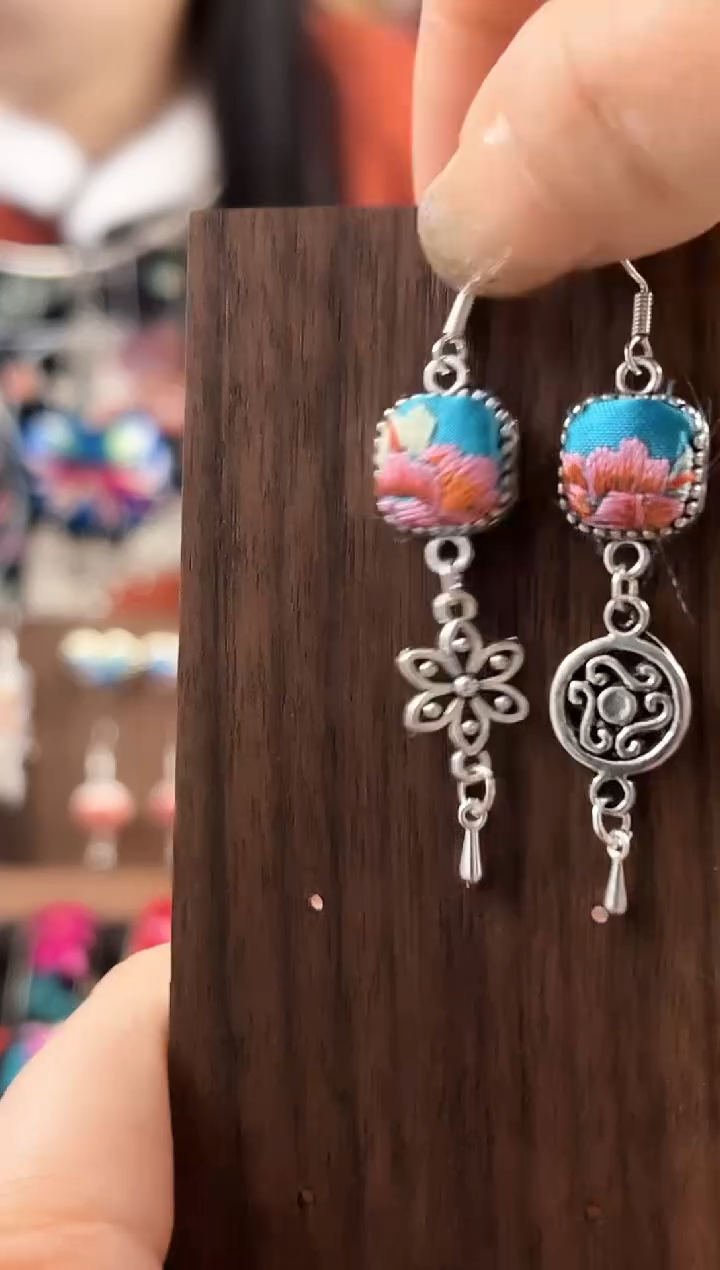 【闪购商品】织绣民族风老绣饰品152