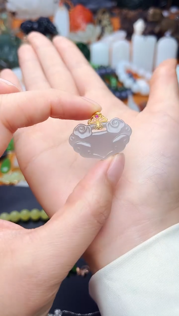 【闪购商品】和田玉颈饰18K金镶嵌如意锁