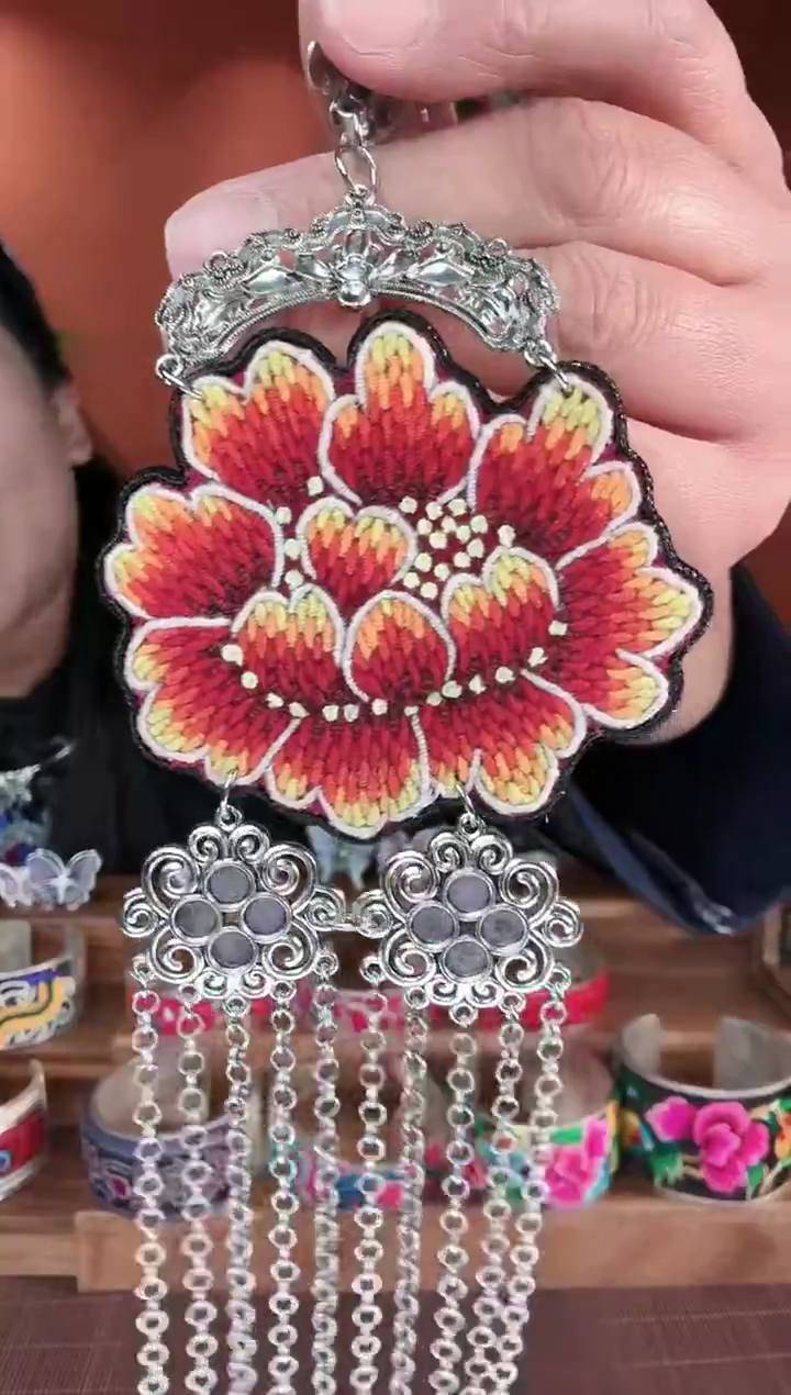 织绣非遗手工苗绣刺绣饰品5吊坠