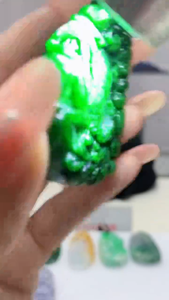 【闪购商品】定制翡翠未镶嵌4852DD-毛货挂件