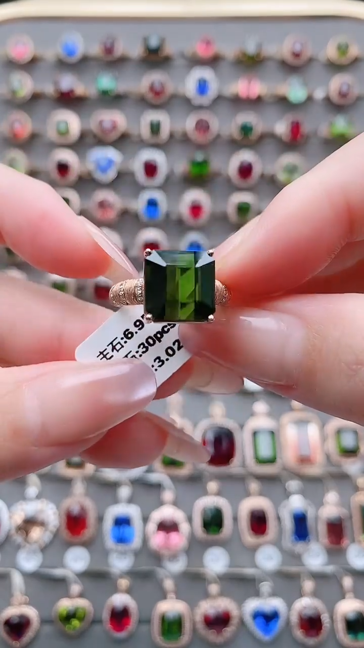 18K金镶嵌戒指碧玺6.9克拉