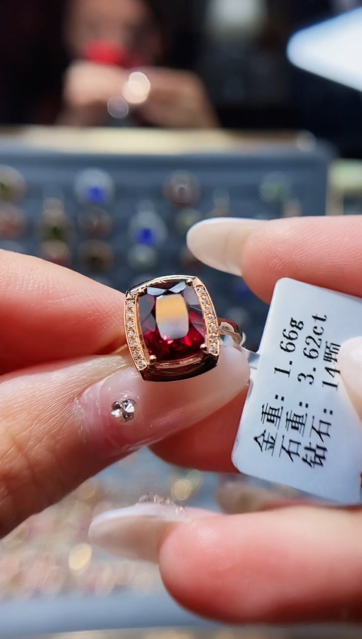 【闪购商品】石榴石戒指18K金镶嵌3.62.