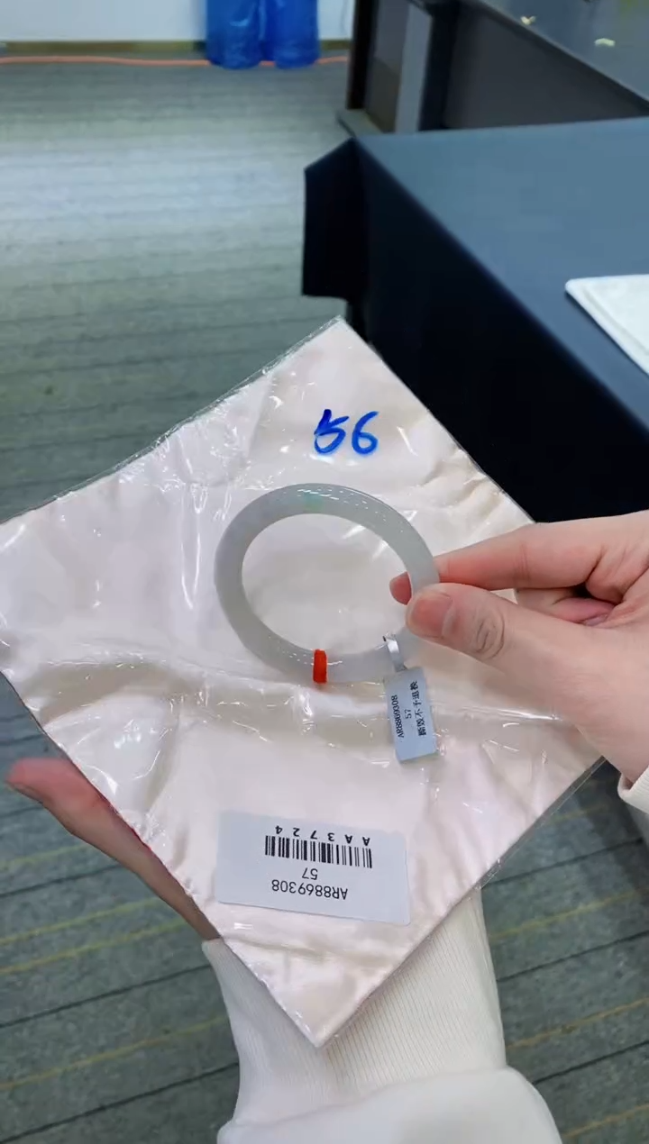 【闪购商品】翡翠手镯未镶嵌              