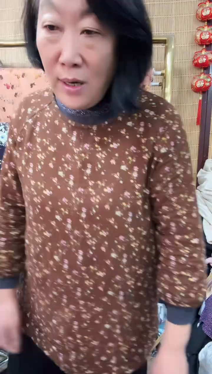 处理成对芭比裤裁片黄色一条有脏残（带一残片做辅料）