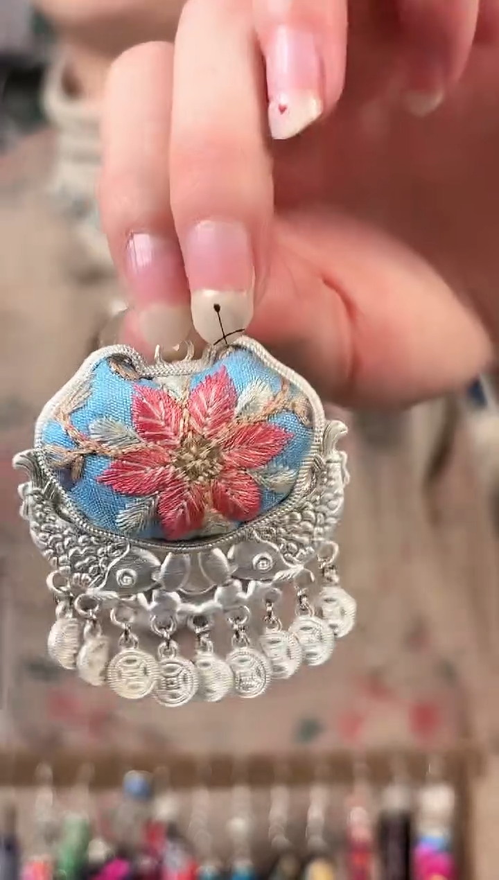 彩云南阁非遗老绣饰品729*