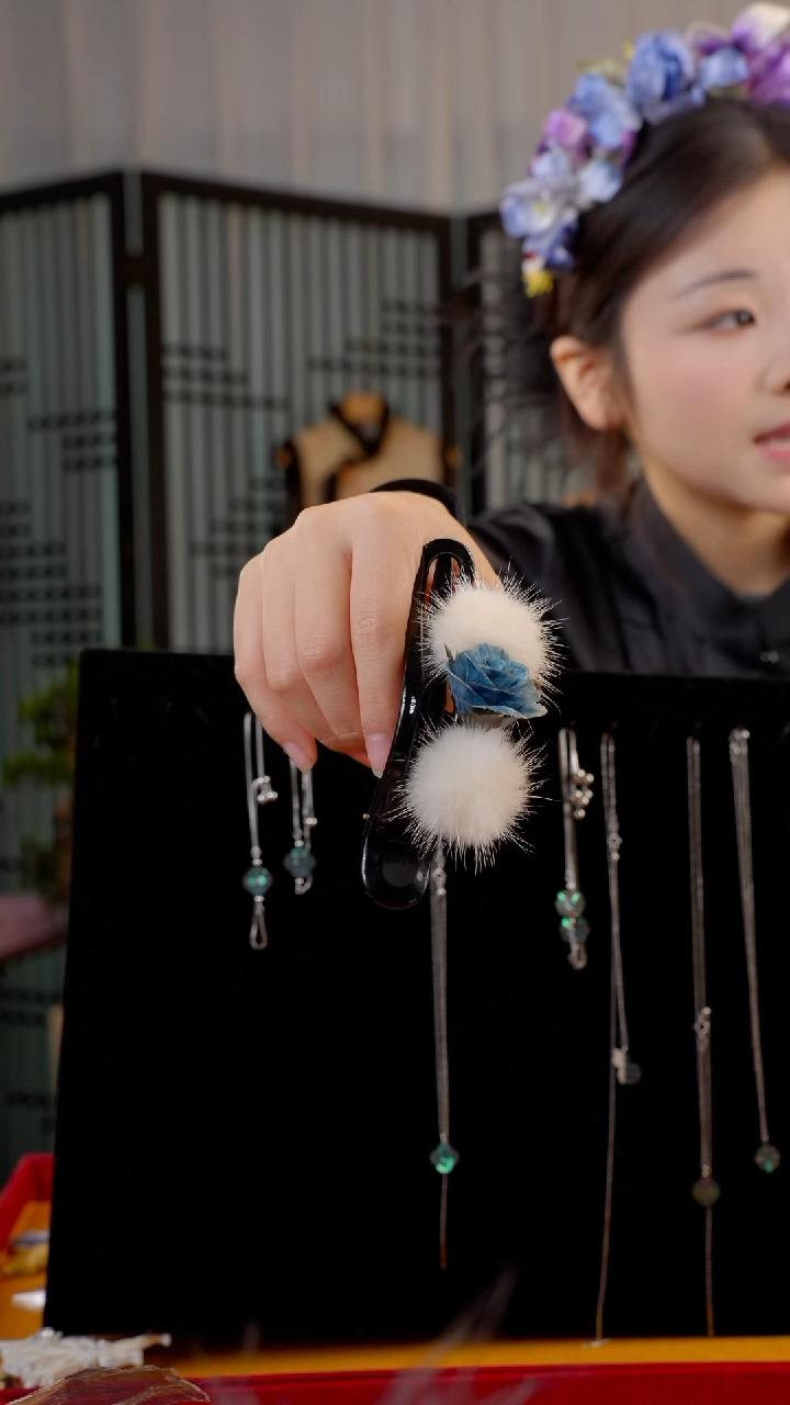 刺绣非遗绒花手工饰品