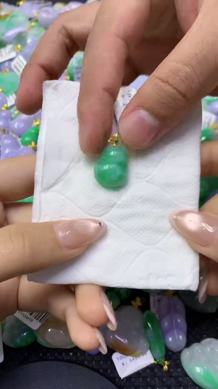 颈饰18K金镶嵌翡翠天然缅甸翡翠A货