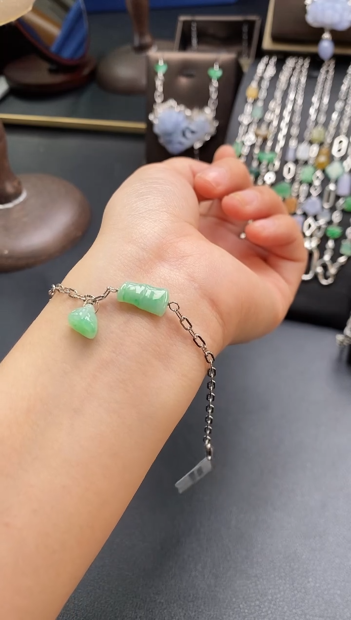 颈饰银S925镶嵌翡翠19341