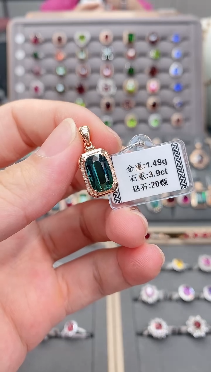 颈饰18K金镶嵌碧玺3.9     