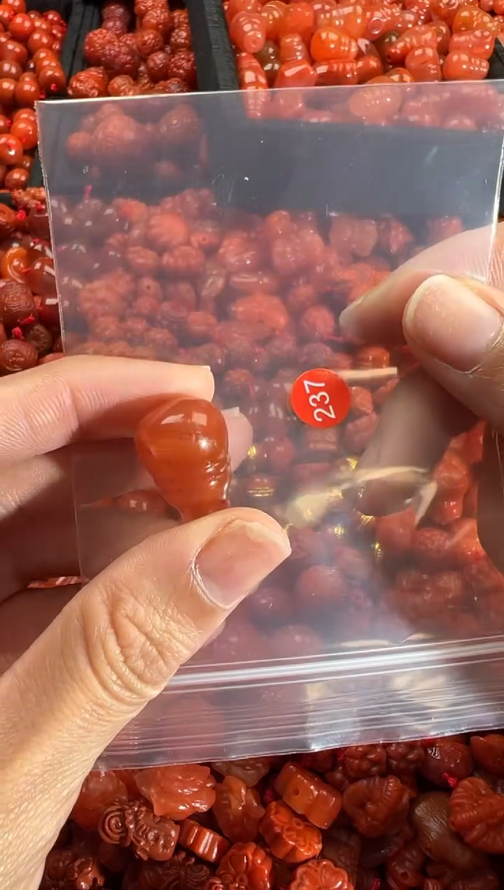 【闪购商品】南红玛瑙颈饰未镶嵌1