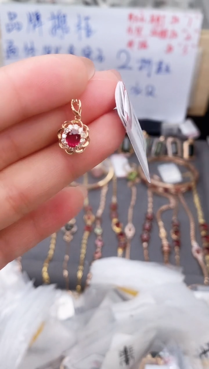 颈饰18K金镶嵌红宝石--专柜--