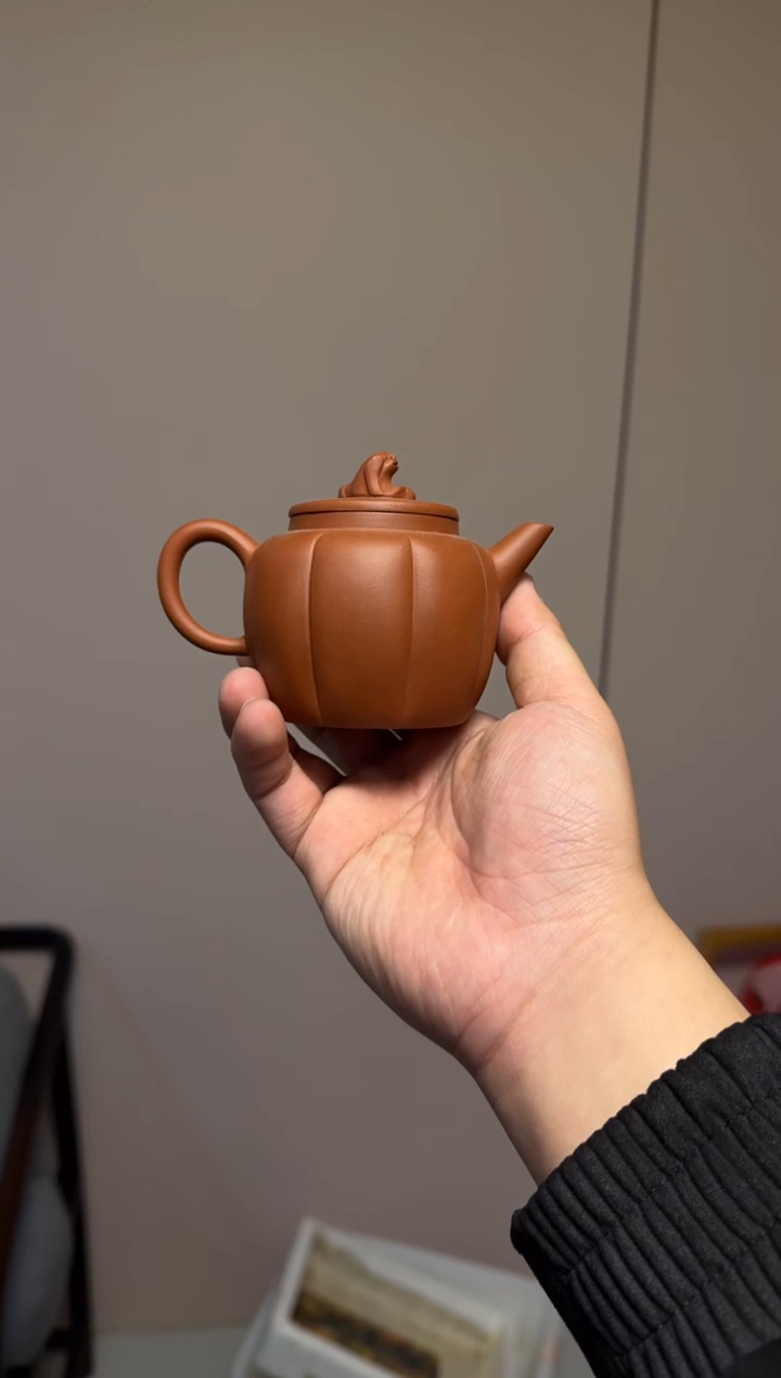 茶壶紫砂筋纹狮子壶150CC