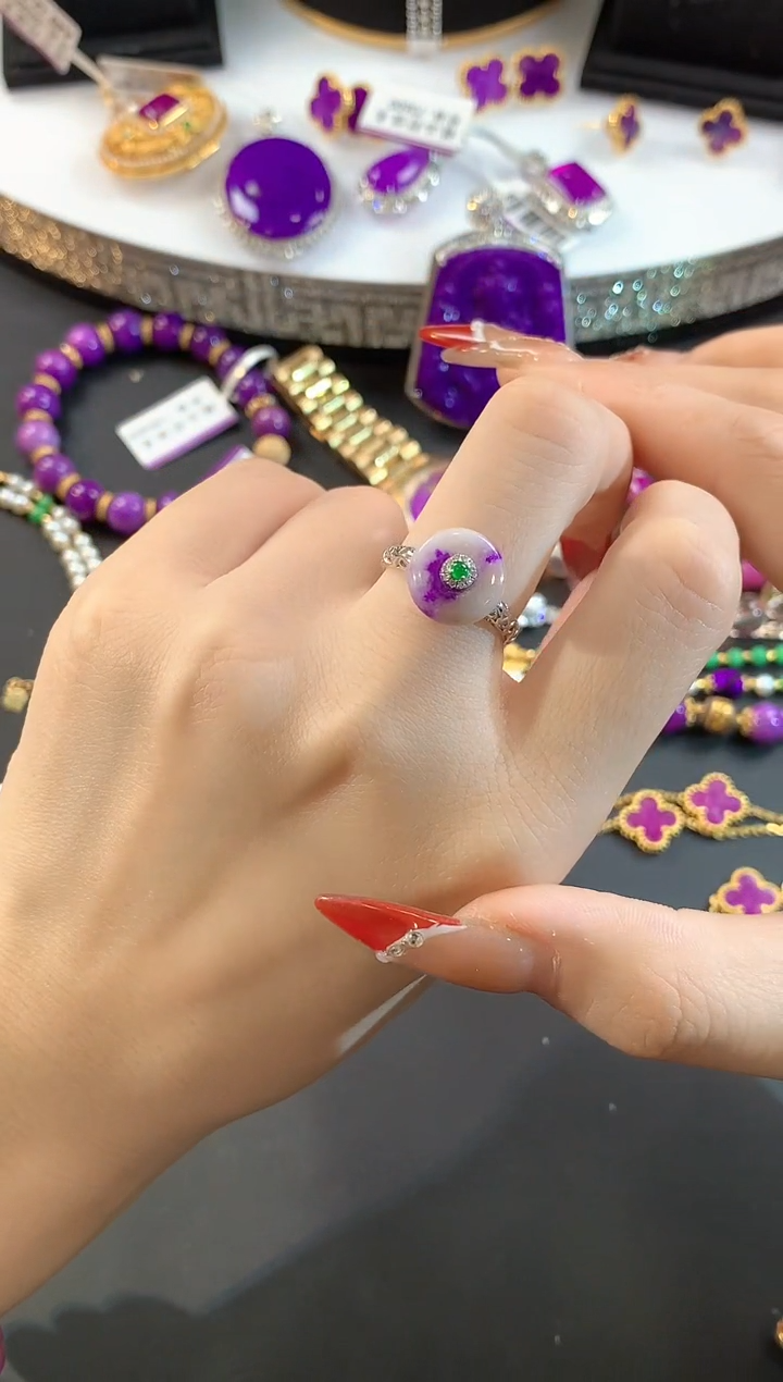 【闪购商品】苏纪石（舒俱来）.18K金镶嵌舒俱来戒指