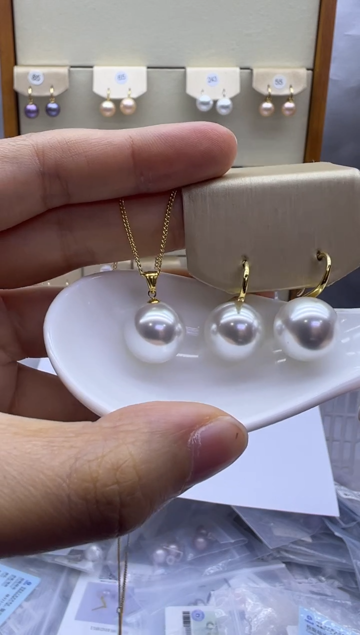 吊坠(赠链)18K金镶嵌淡水珍珠98+