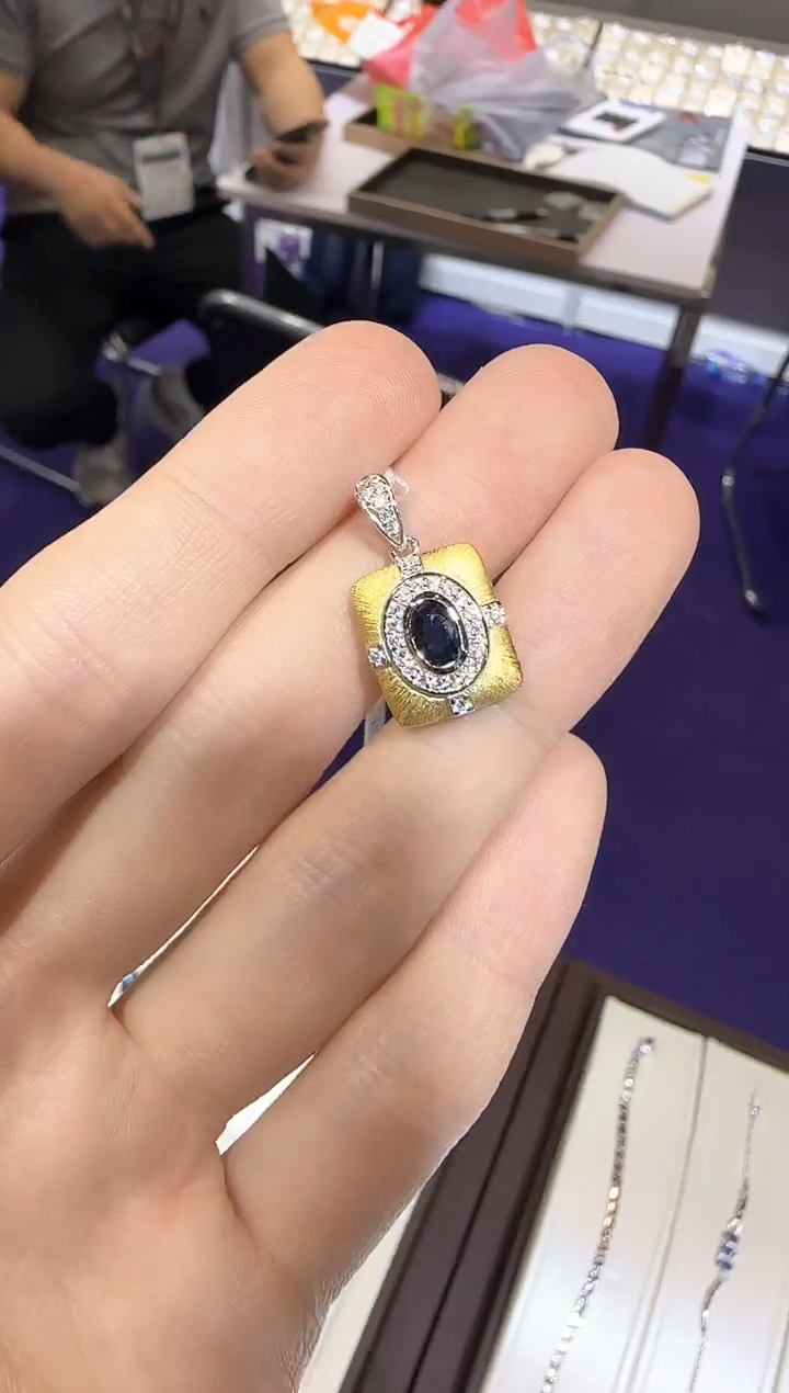 【闪购商品】蓝宝石颈饰银S925镶嵌5*7mm方形
