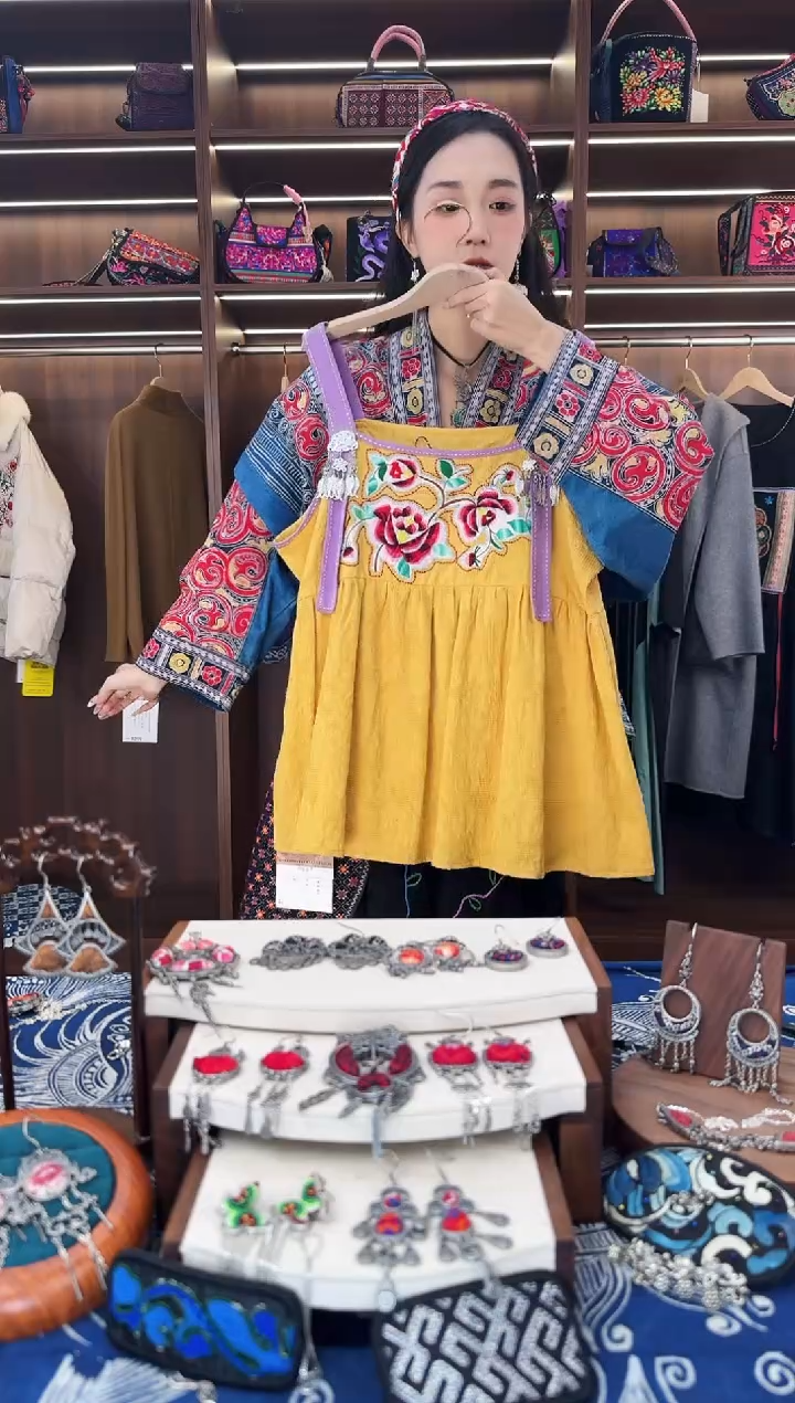 织绣L30黔东南苗族刺绣