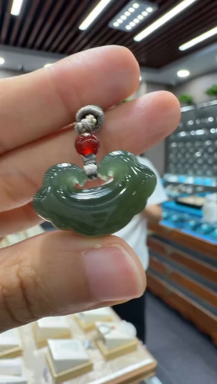 颈饰未镶嵌和田玉锁配绳