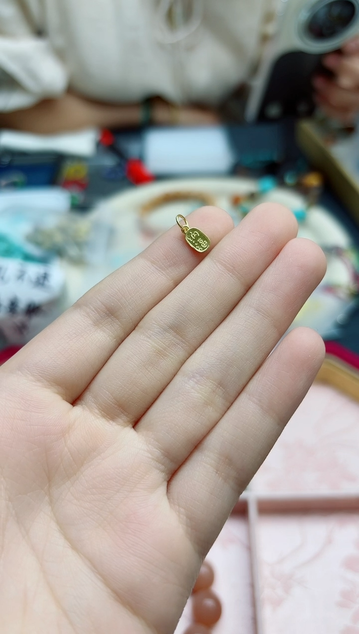 18K金颈饰18K金金福字吊坠*1 ZX赠链