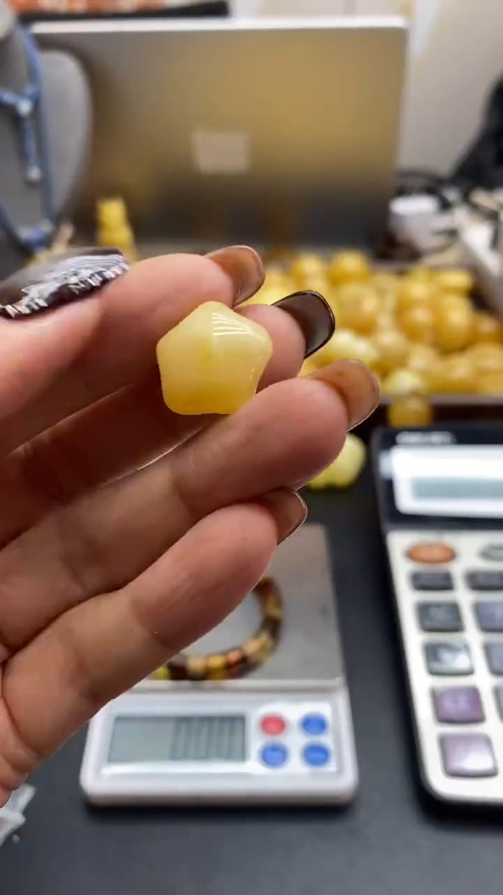 琥珀未镶嵌珠宝奇石664