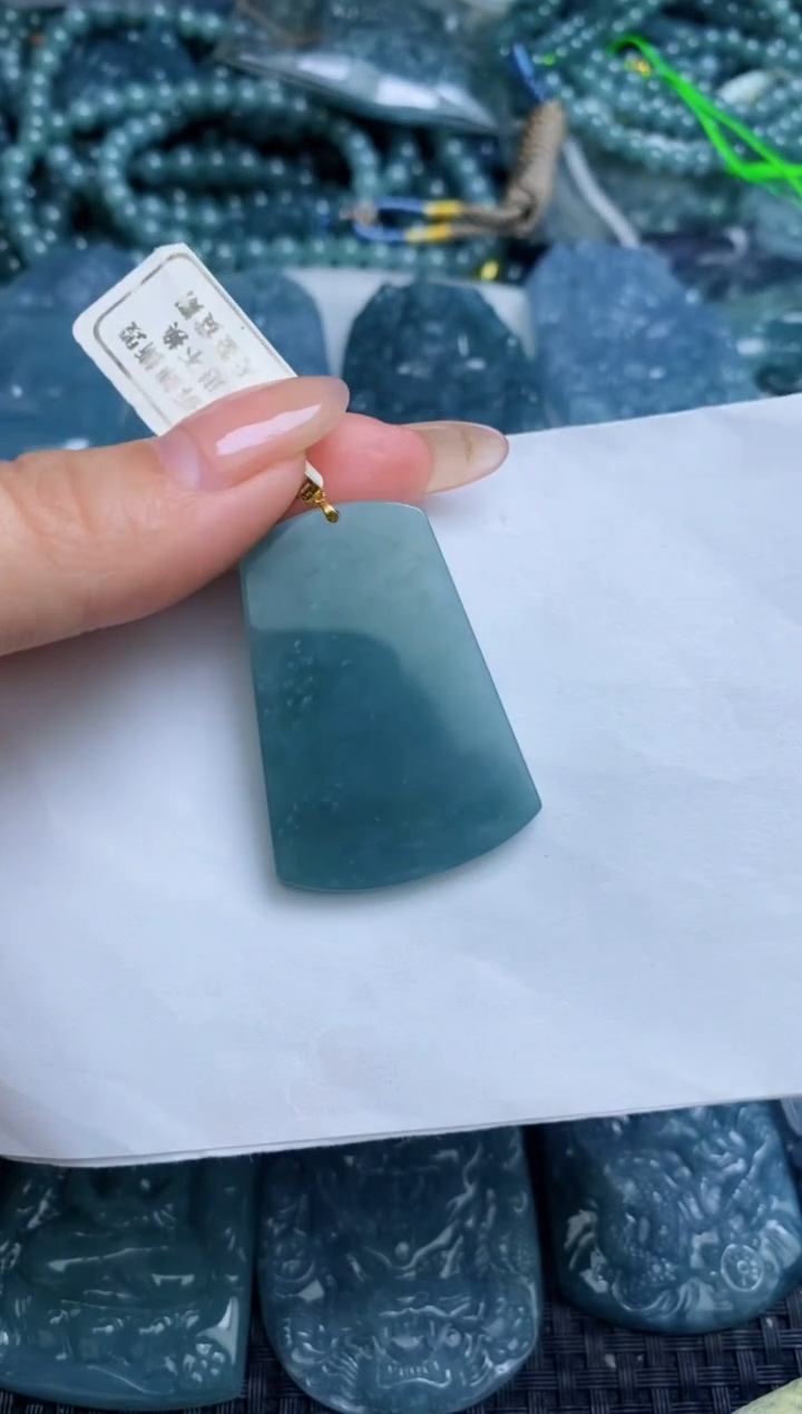 【闪购商品】翡翠颈饰未镶嵌