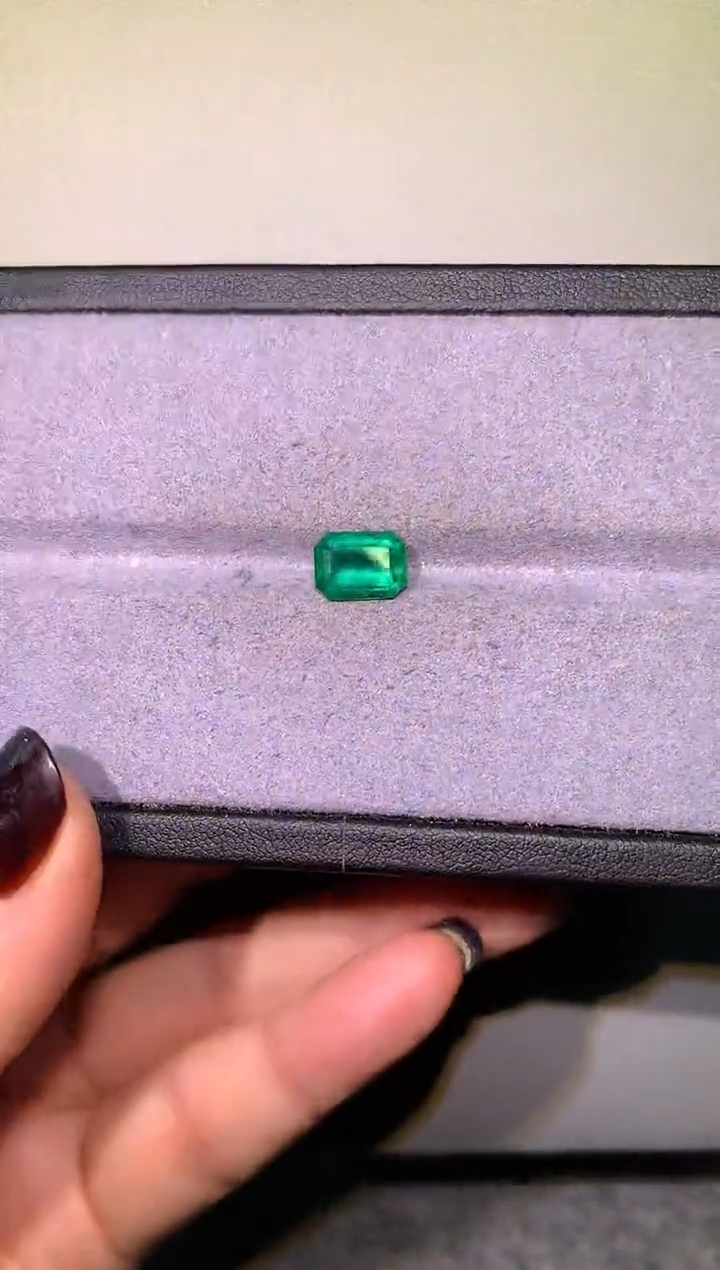 【闪购商品】祖母绿裸石未镶嵌2.3ctVVG微油吉尔德A066