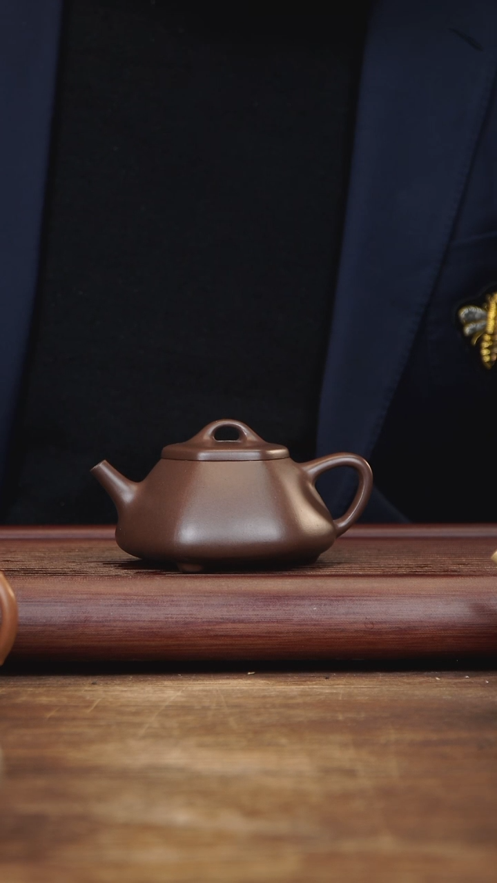 【闪购商品】紫砂茶壶190ml 六方石瓢 脂紫泥