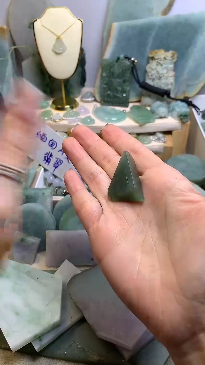 【闪购商品】翡翠挂件未镶嵌缅甸A货翡翠，没有运费险