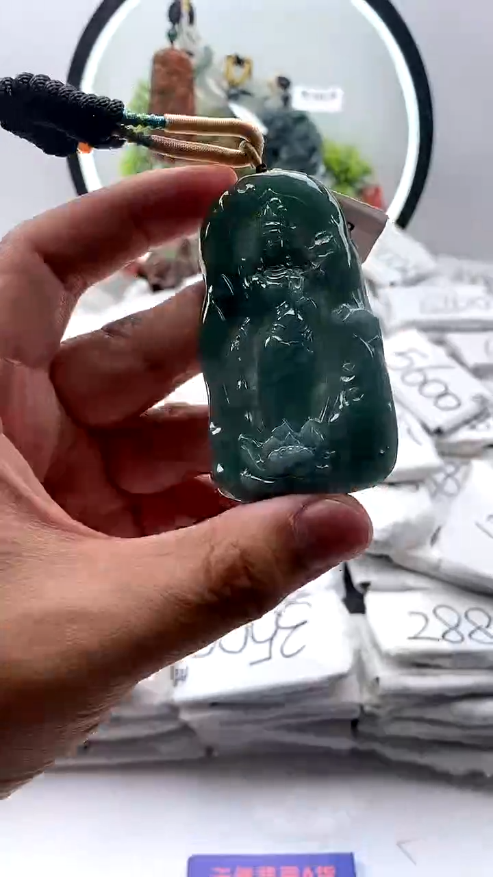 【闪购商品】翡翠颈饰未镶嵌山水观音铭锺注定