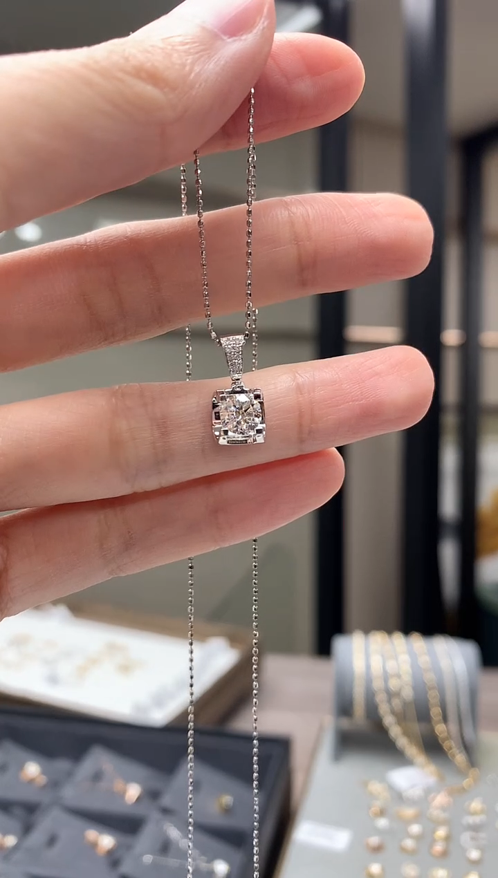 颈饰18K金镶嵌钻石纤****院18k金天然钻石60分项链