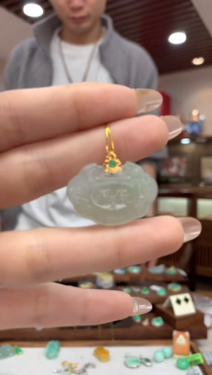 【闪购商品】翡翠吊坠(不含链)18K金镶嵌平安锁
