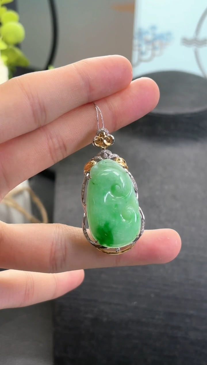【闪购商品】翡翠颈饰18K金镶嵌如意