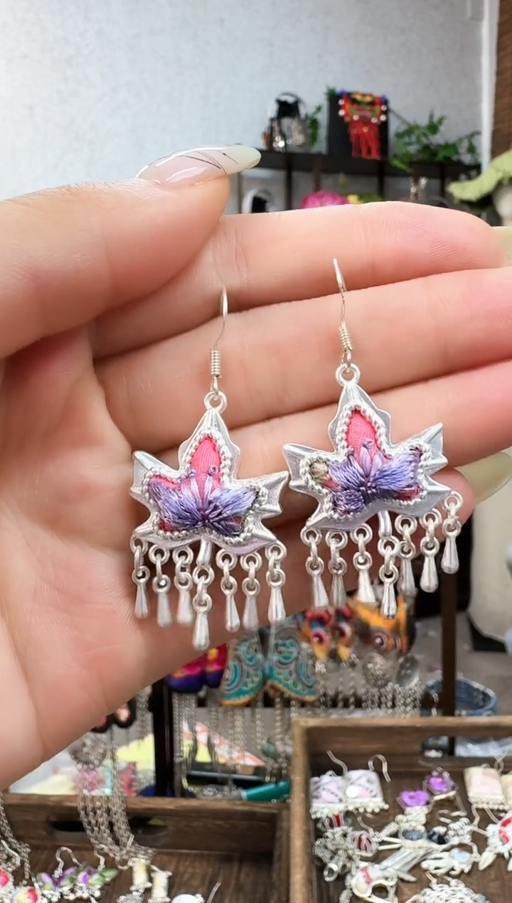 织绣云织瑶非遗老绣饰品506