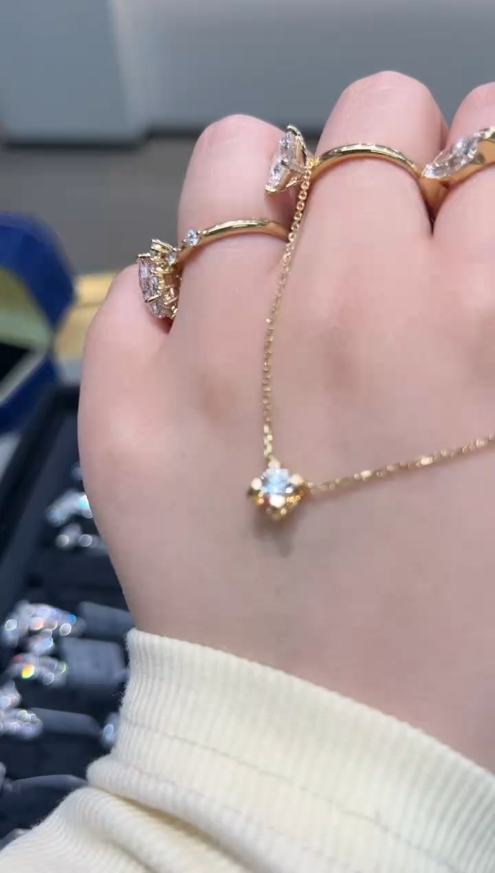 【闪购商品】合成钻石项链18K金镶嵌牛头项链