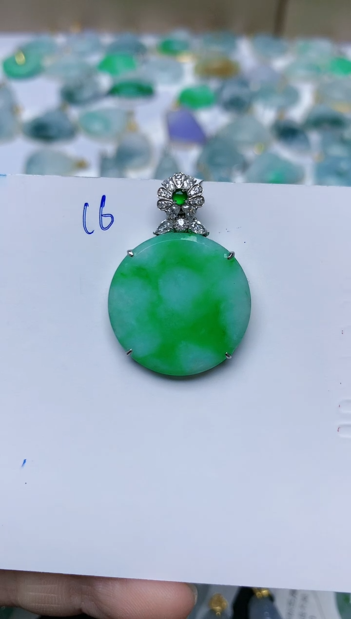 【闪购商品】翡翠颈饰18K金镶嵌天然翡翠A货    