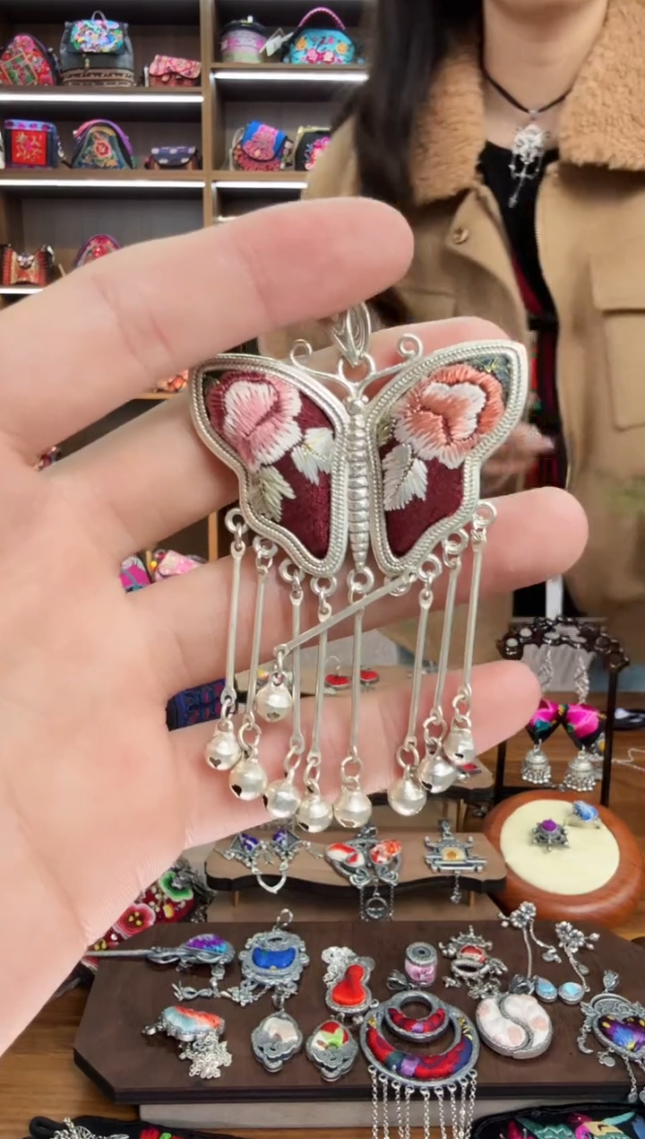 【闪购商品】织绣73蒙阿苏苗绣传承