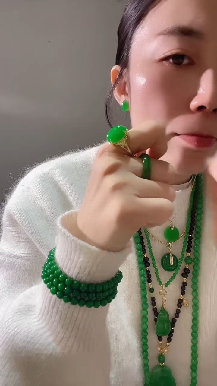 颈饰未镶嵌翡翠辣蛋戒指