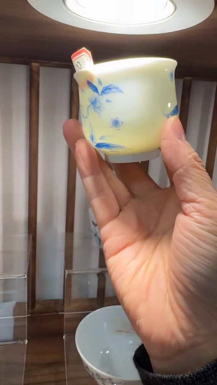 手绘青花杯子003