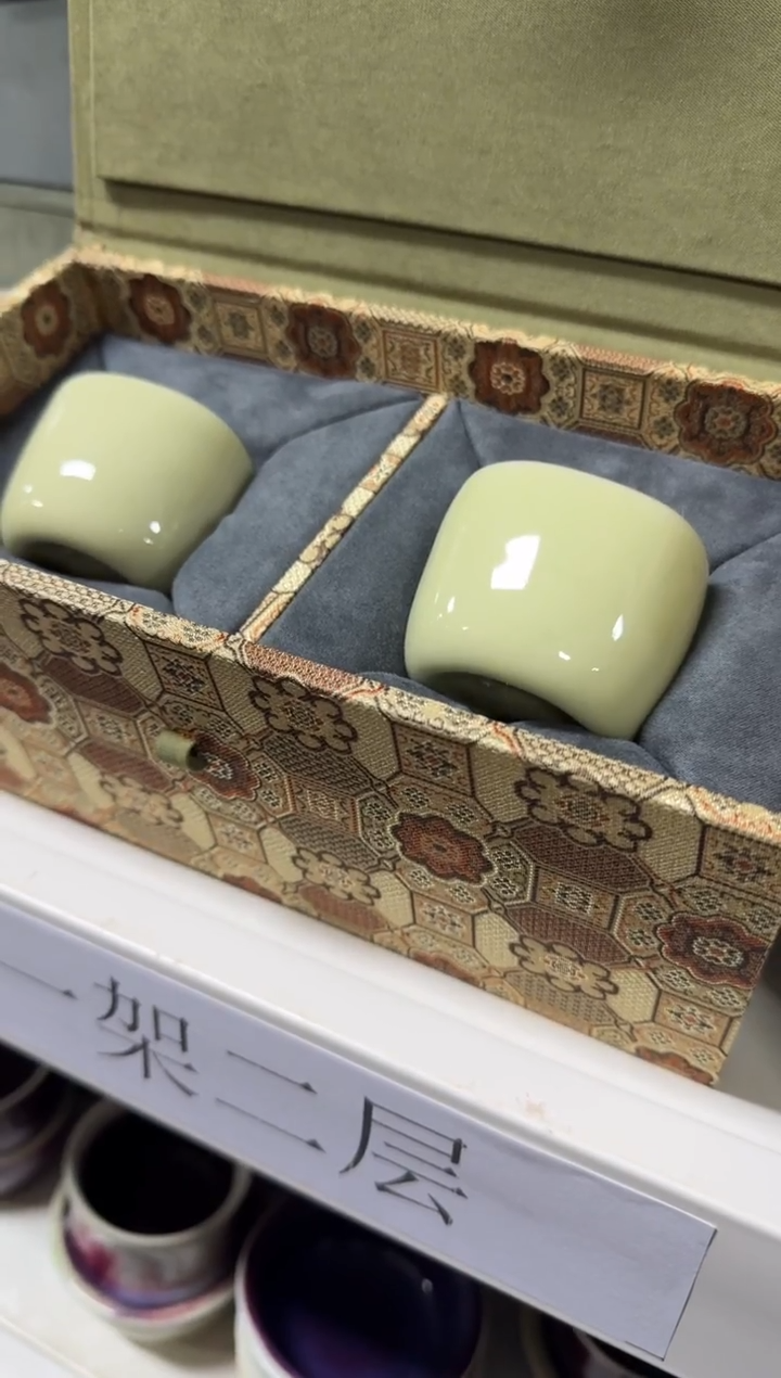 16-1两个扳指杯（米黄釉 ）