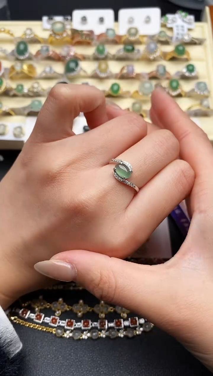 【闪购商品】翡翠戒指银S925镶嵌88888888+6