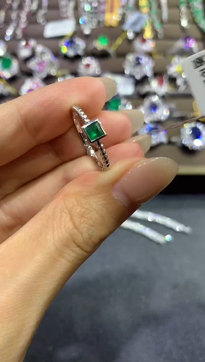 【闪购商品】祖母绿戒指18K金镶嵌a381     