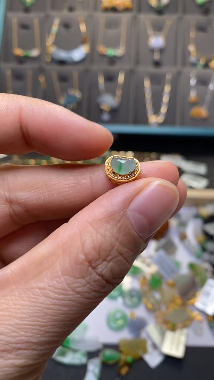 颈饰18K金镶嵌翡翠净货37447