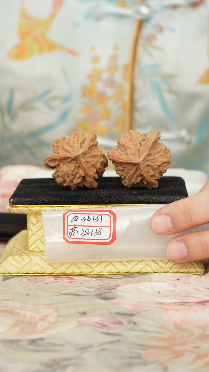 【闪购商品】文玩核桃把件盘山三棱