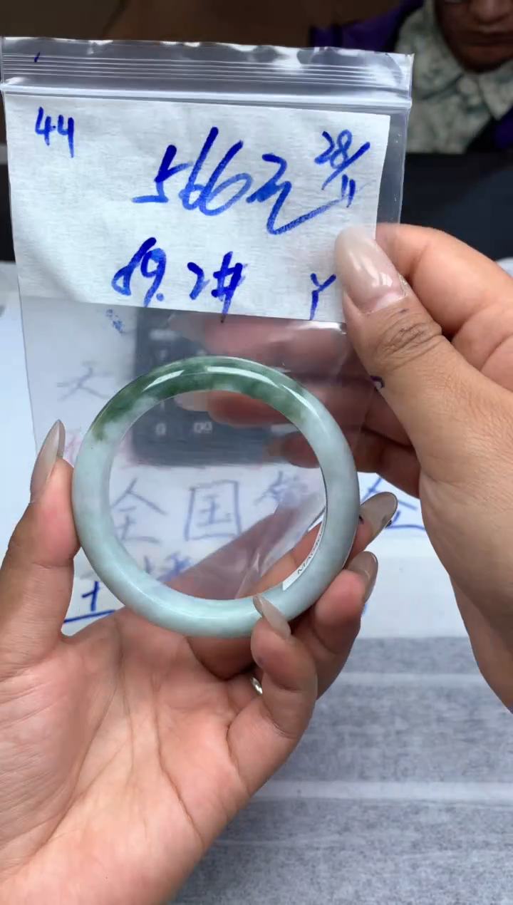未镶嵌定制翡翠44毛货需精细抛光手镯拍一发一