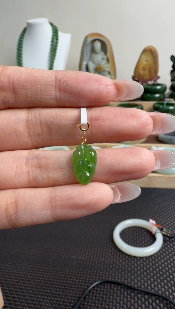 颈饰18K金镶嵌和田玉挂件